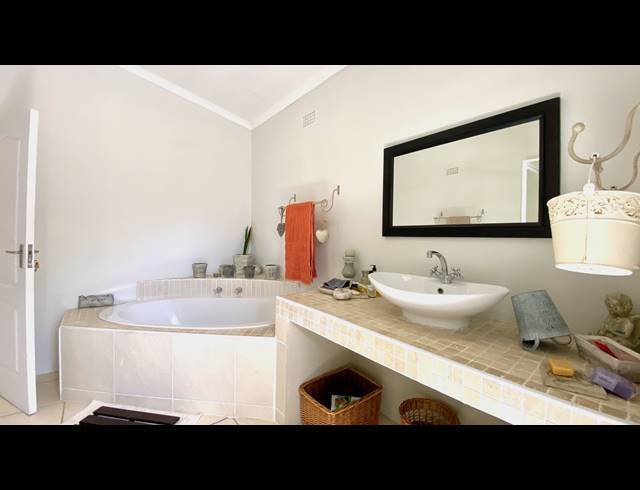 3 BEDROOM HOUSE FOR SALE IN DWARSKERSBOS